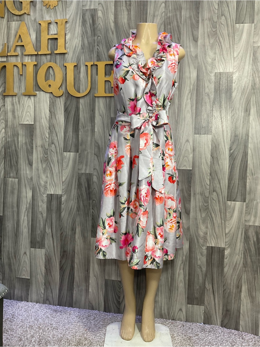 Sleeveless Floral Ruffle Tie-Waist Dress in Light Gray and Pink